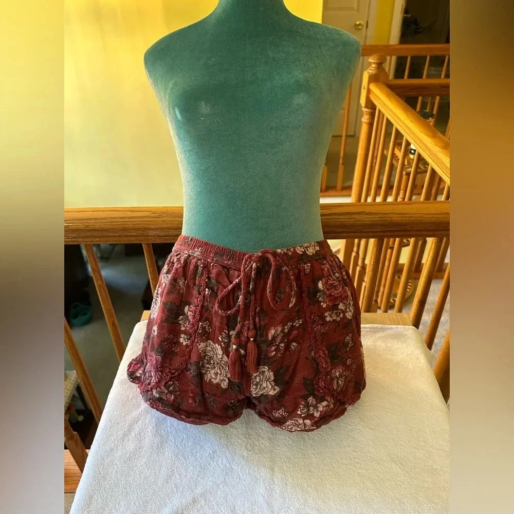 American Eagle Outfitters flowy floral shorts - Picture 1 of 9